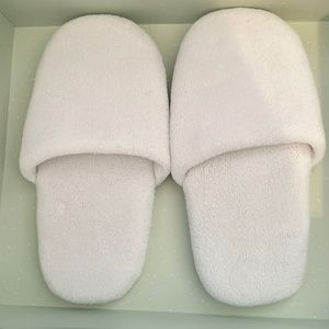 WHITE PLUSH SLIPPERS